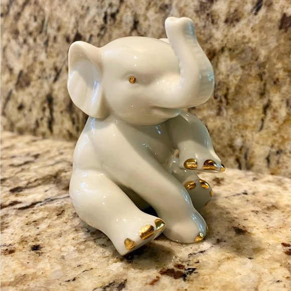 Vintage Lenox Ivory and Gold Porcelain Elephant Figurine - Picture 2 of 5